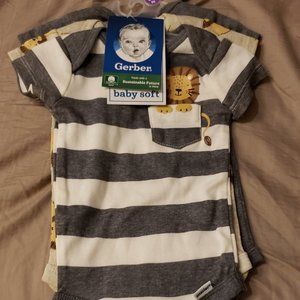 NWT Gerber 3 piece set onsie